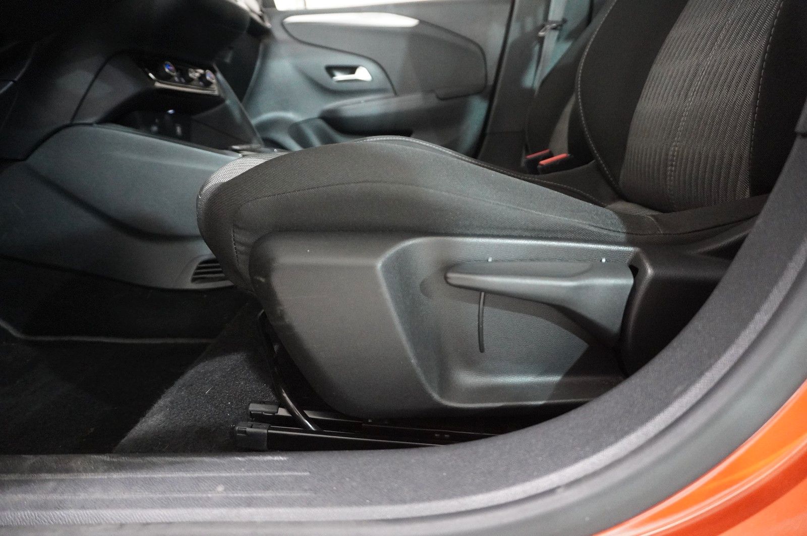 Fahrzeugabbildung Opel Corsa-e F EDITION 7KW NAVI/VIRT/TEMP/DAB/WÄRMEP.