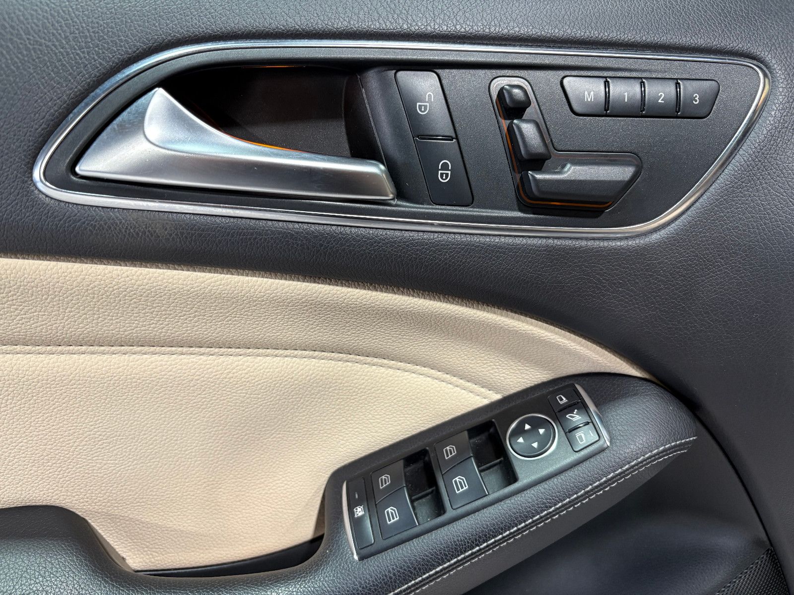 Fahrzeugabbildung Mercedes-Benz B 200/PANO/MEMORY/KLIMA/CAR-PLAY/2.HAND/KAMERA