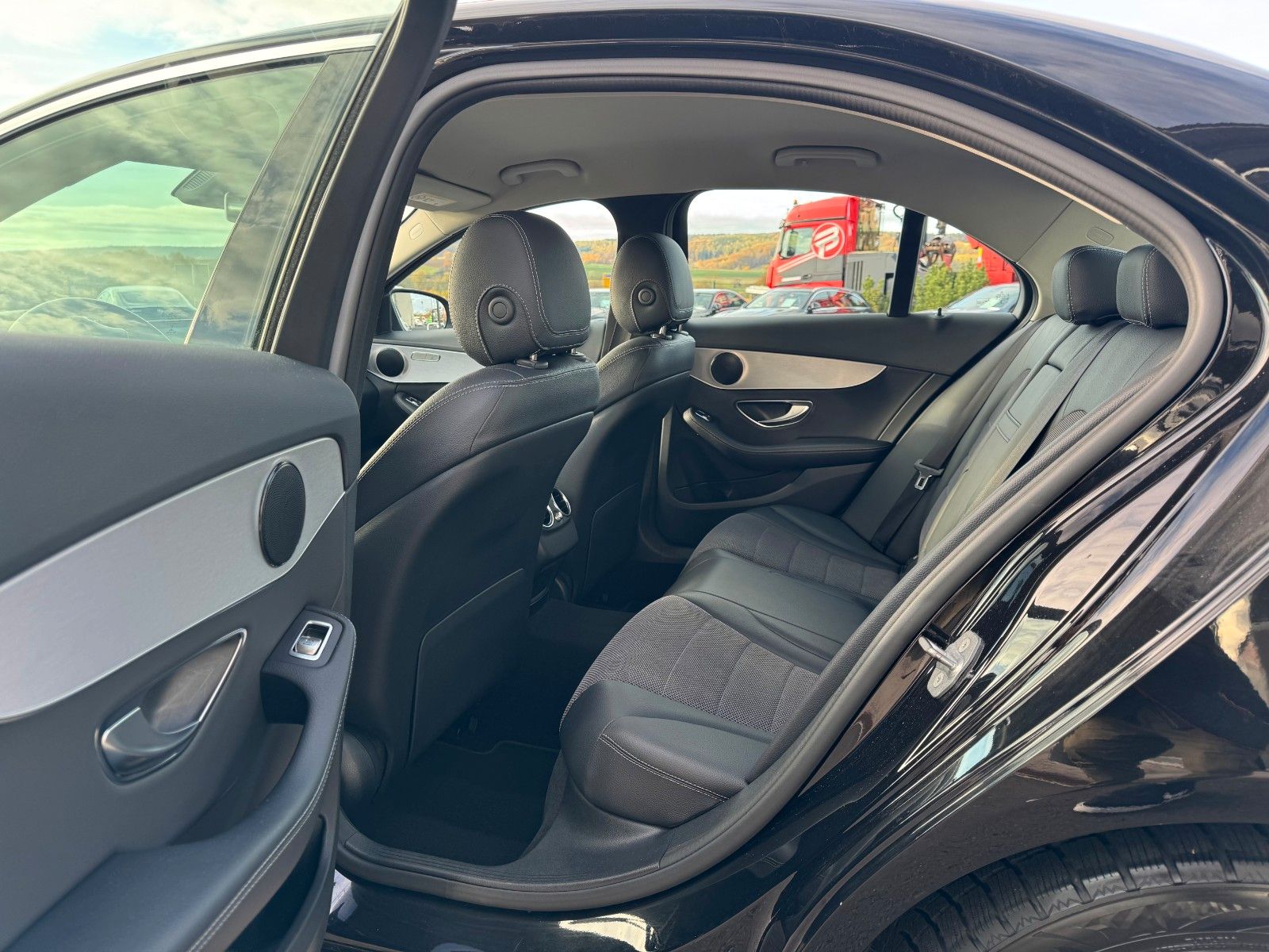 Fahrzeugabbildung Mercedes-Benz C 200 C Limousine+Avantgarde+AHK+RFK+TotW