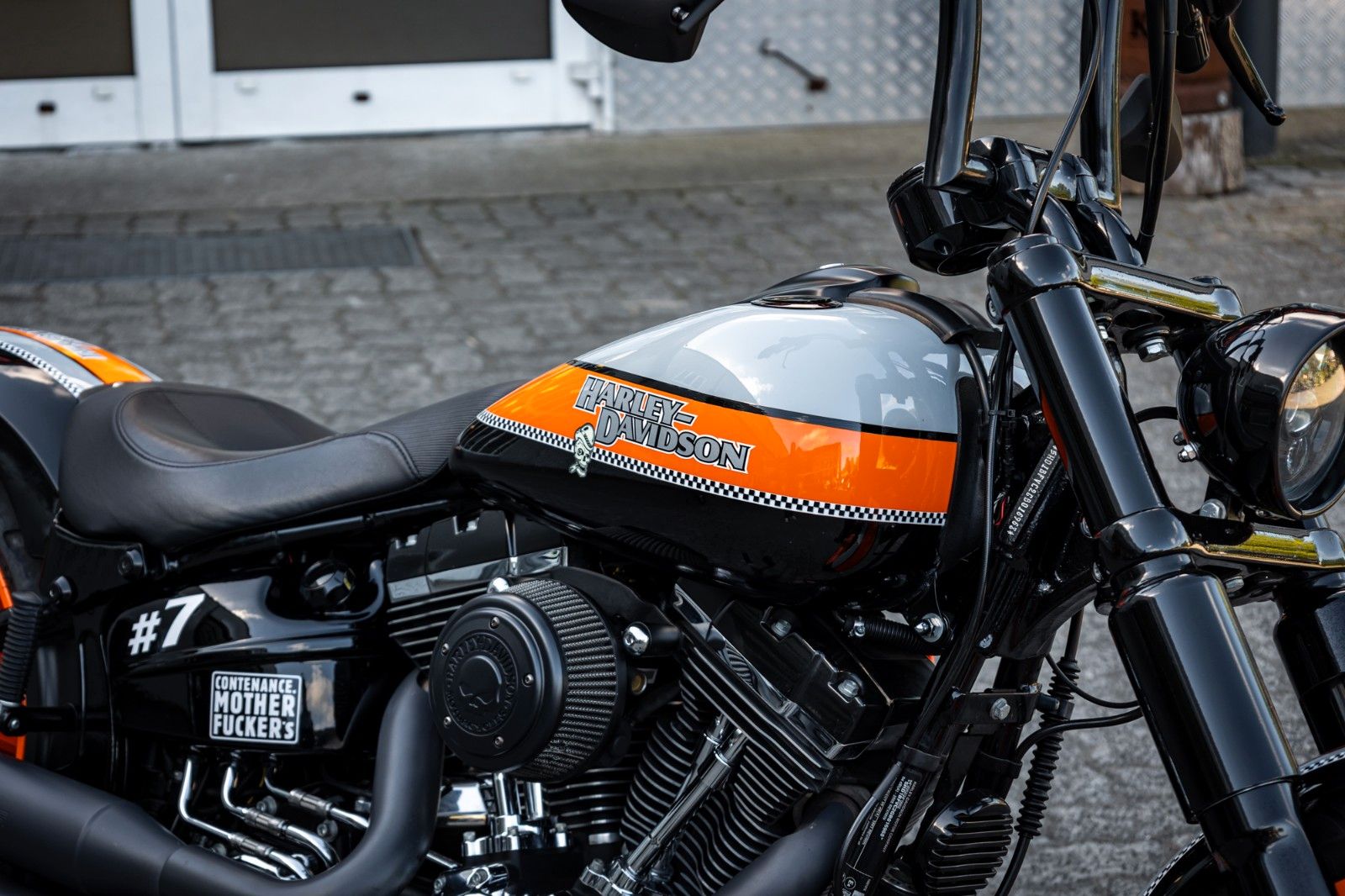 Fahrzeugabbildung Harley-Davidson FXSB Breakout 103 - Kesstech/Airride/Heckumbau -