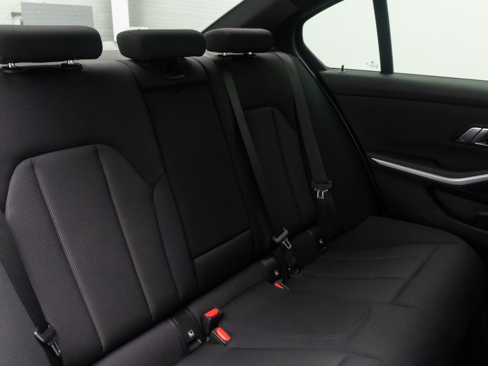 Fahrzeugabbildung BMW 318i CockpitPlus DAB GeschwindigReg Alarm HiFi