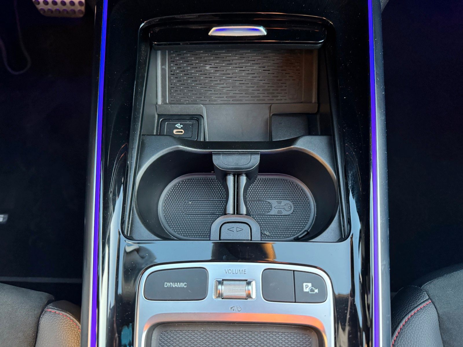 Fahrzeugabbildung Mercedes-Benz B 200 AMG+AHK+Ambiente+RFK+MBUX+Night