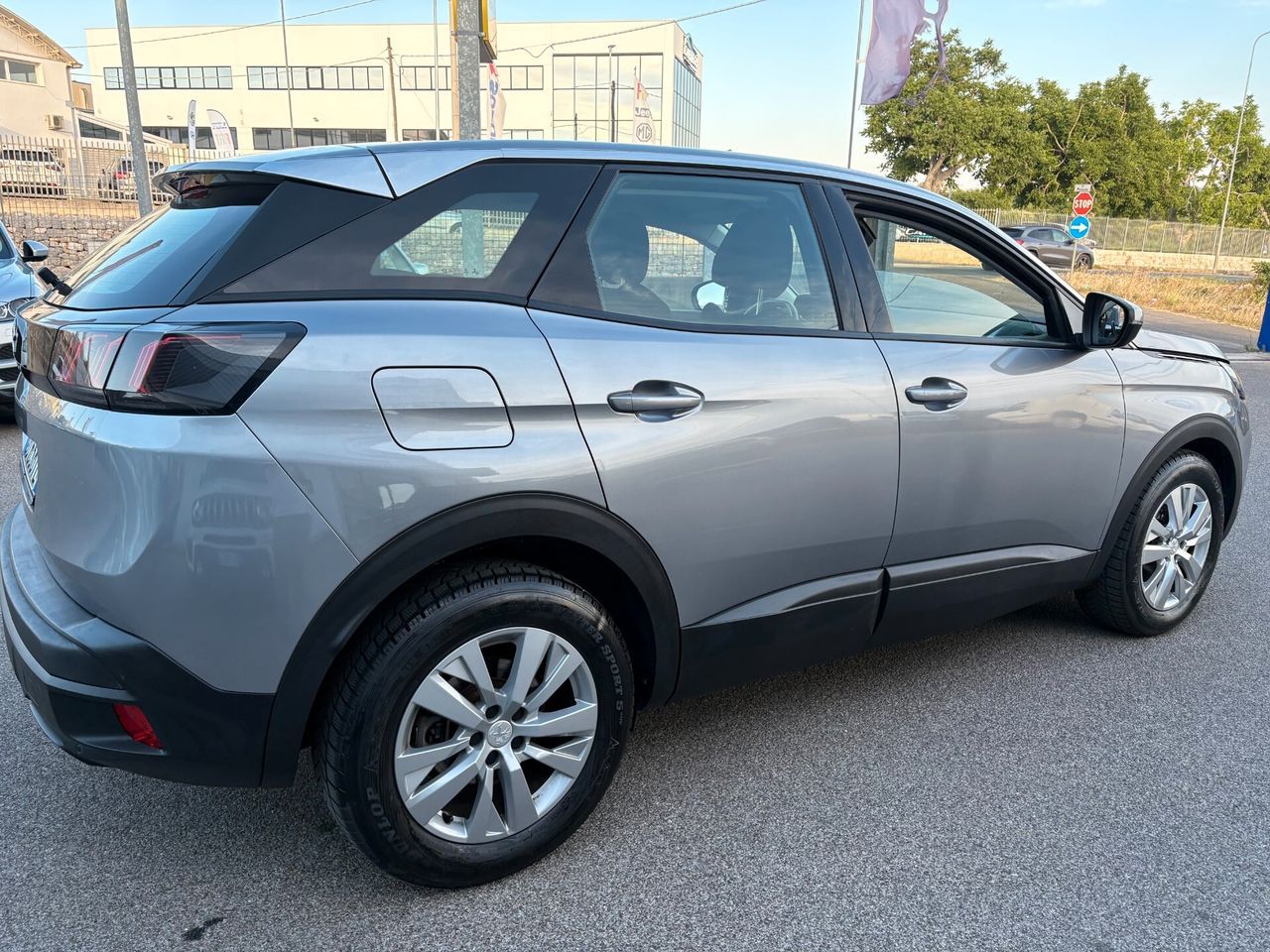 Peugeot 3008 BlueHDi 130 S&S Business imagem 2