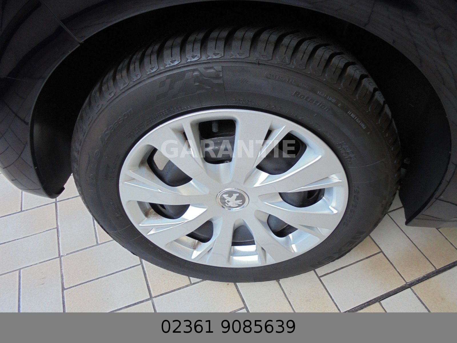 Fahrzeugabbildung Peugeot 208 Active Klima/Sitzheizung/Parktronik/33 Tkm/