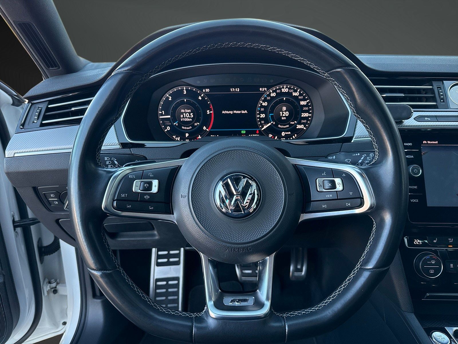Fahrzeugabbildung Volkswagen Passat Variant R-Line *Standheizung*Pano*AHK*ACC