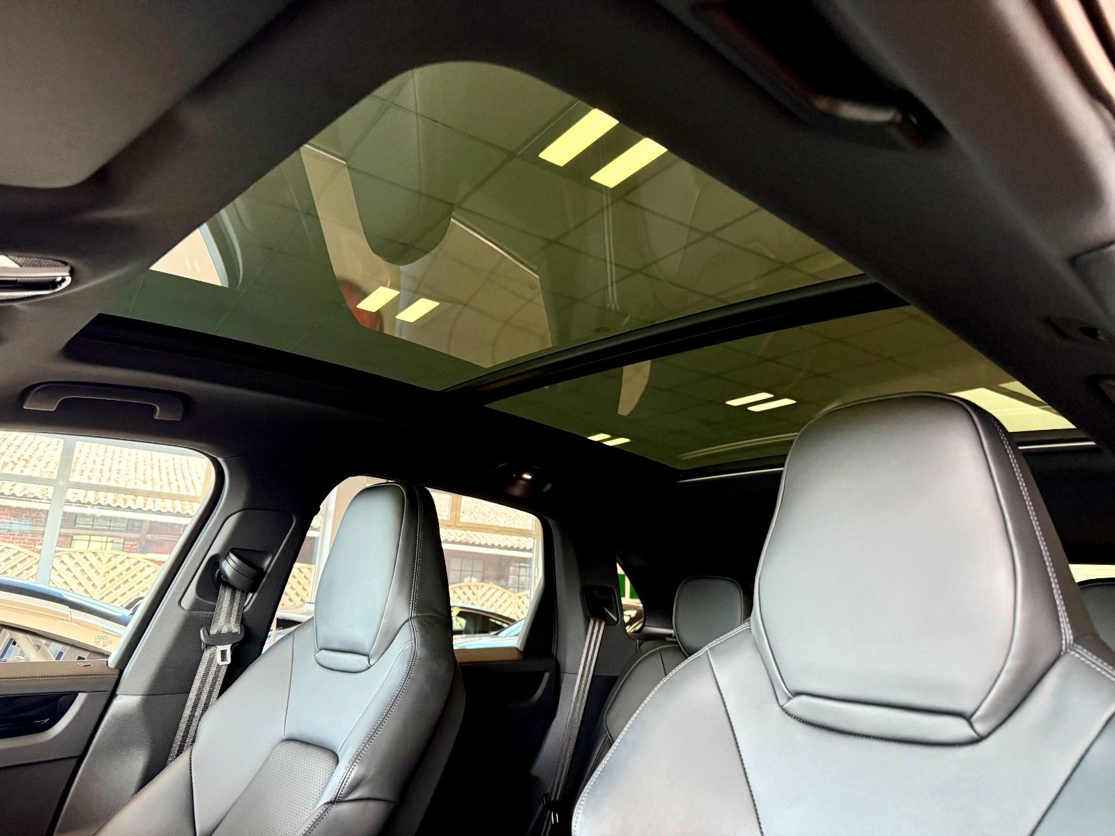 Fahrzeugabbildung Porsche Cayenne E-Hybrid Panorama/Luftfederung/ACC