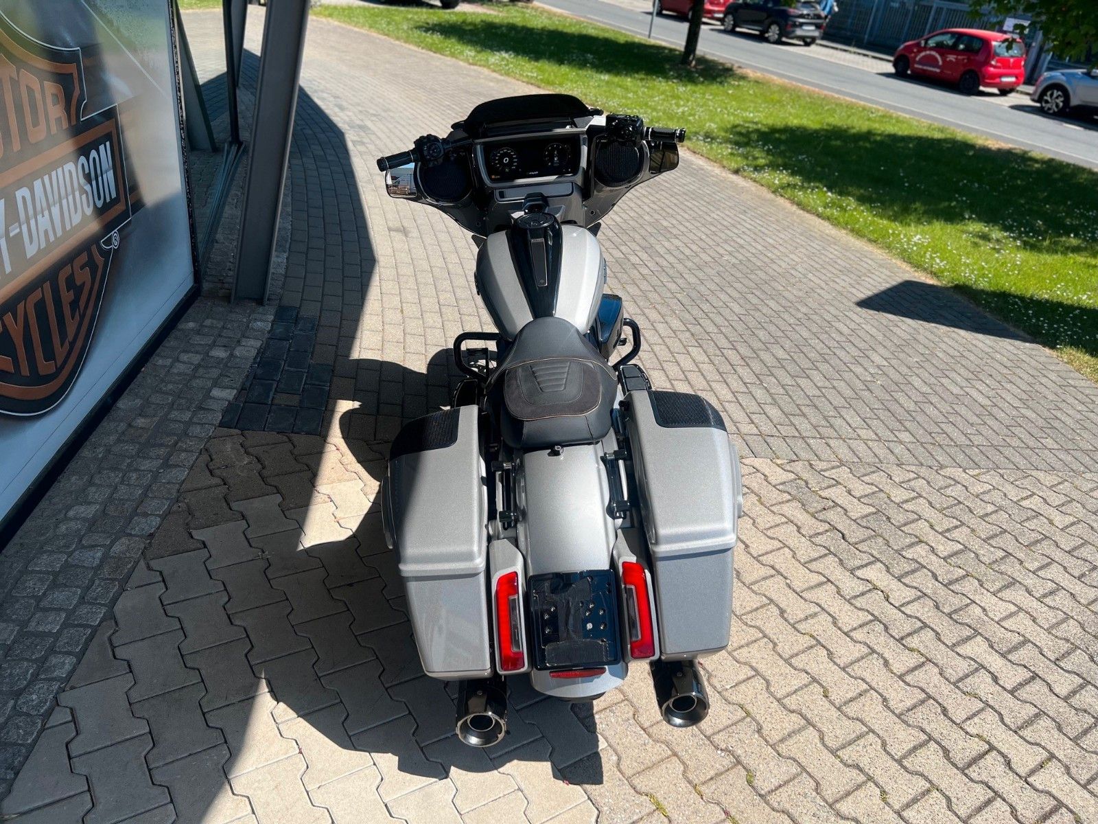 Fahrzeugabbildung Harley-Davidson Street Glide CVO Jekill & H-D Ape Lenker