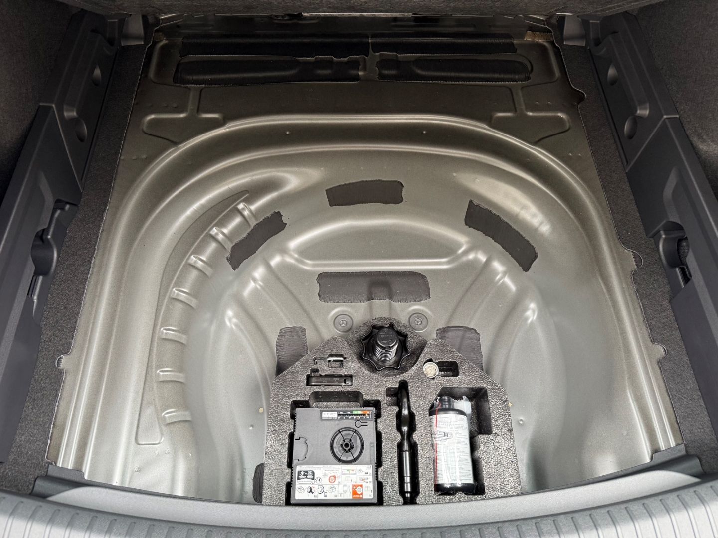 Fahrzeugabbildung CUPRA Leon Sportstourer 1.5 eTSI 110 kW Sportpaket Nav