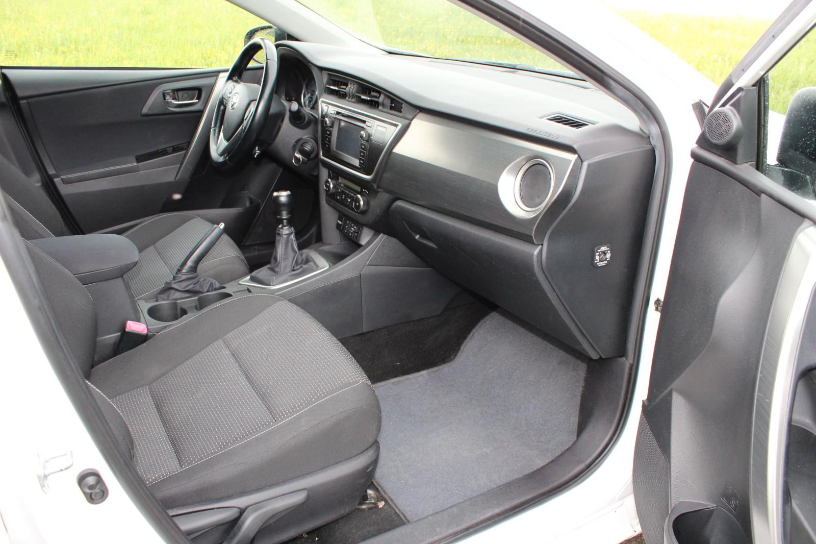 Toyota Auris 2014 — photo 5