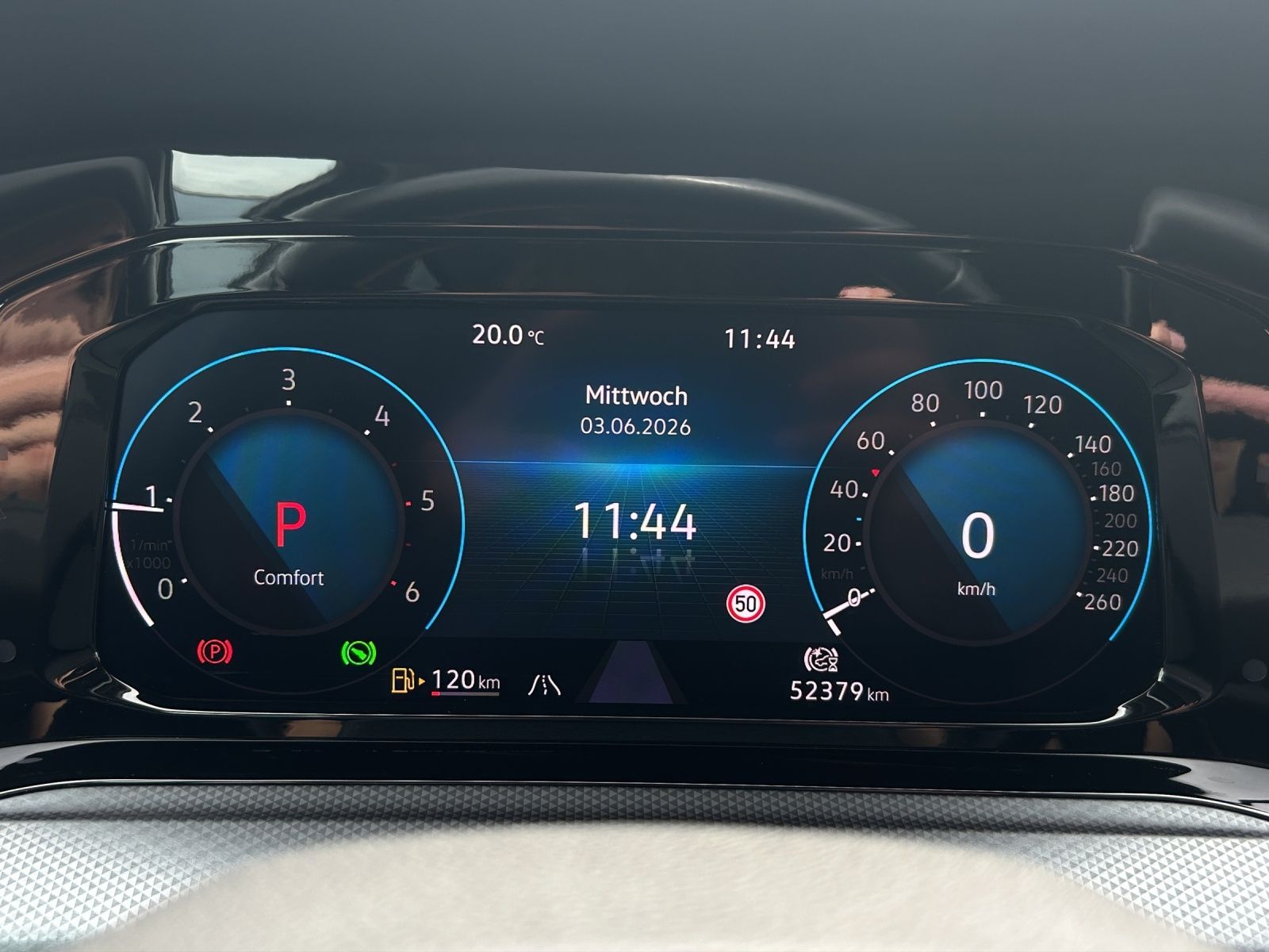 Fahrzeugabbildung Volkswagen Golf VIII TDI Active DSG LED Navi AHK ACC RFK SH