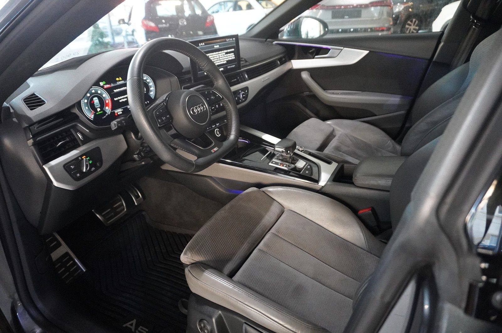 Fahrzeugabbildung Audi A5 Sportback 45 TFSI QUATTRO S-LINE NAVI/MATRIX