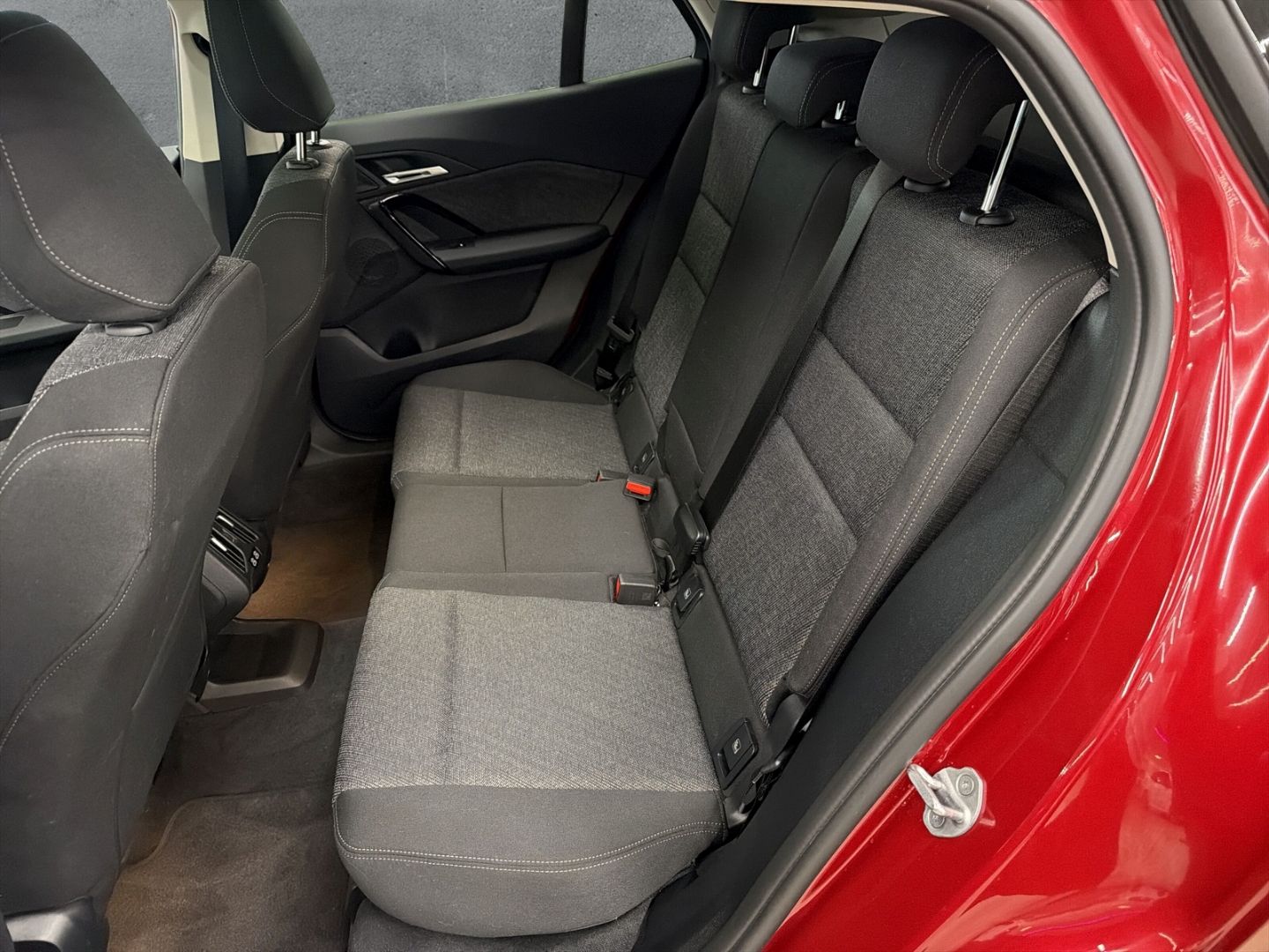 BMW X2 sDrive20i AUTOMATIK 18''NAVI LED ALARM AHK PA foto 13