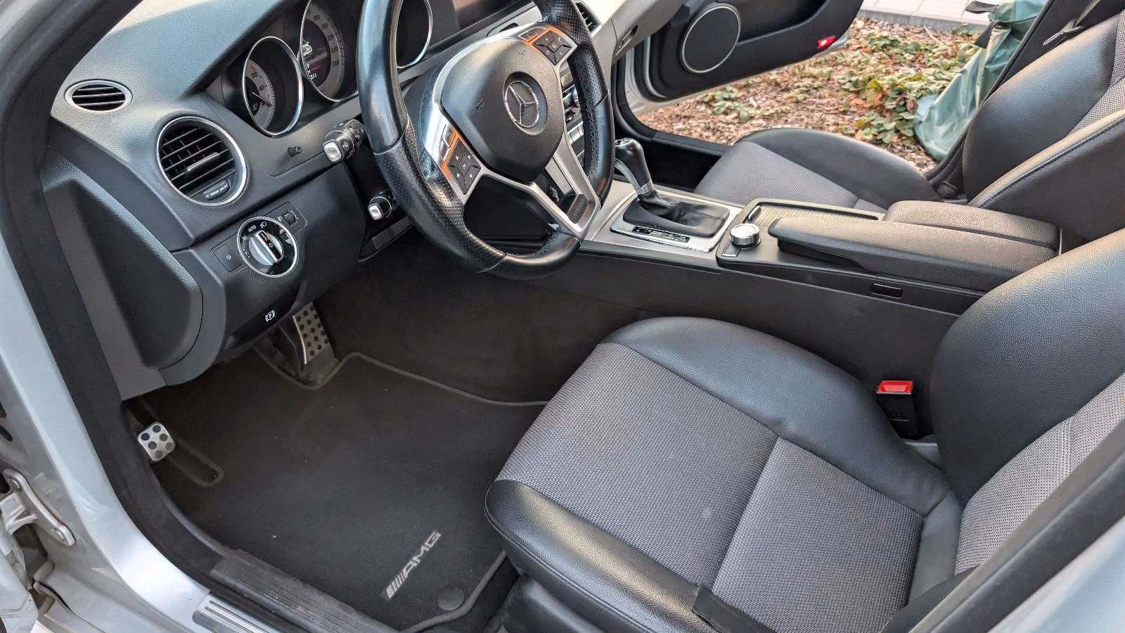Mercedes-Benz C200 2012 — photo 11