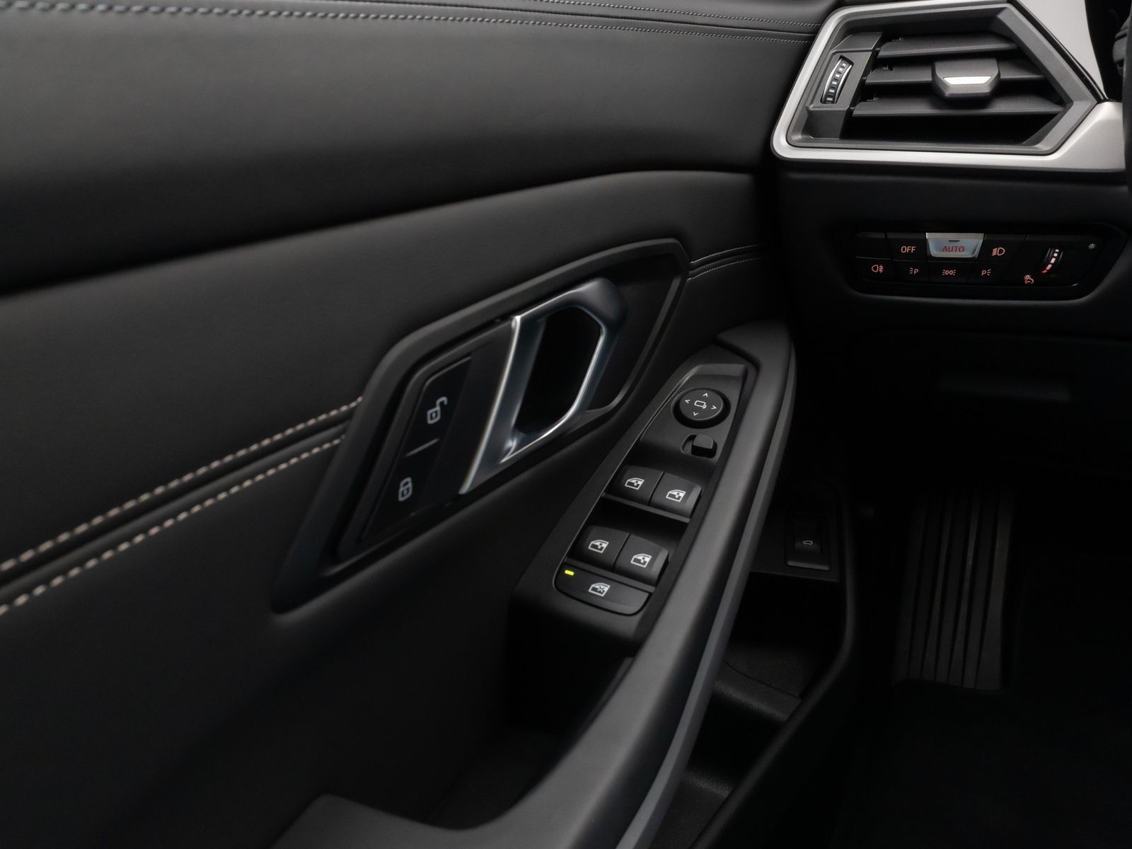 Fahrzeugabbildung BMW 320d DAB HiFi CockPitPro Lordos Alarm PDC Sport