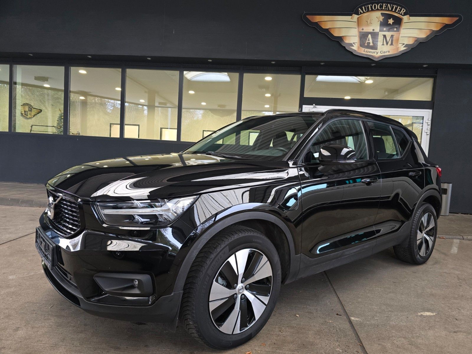 Volvo XC40 R-Design Expression Recharge Plug-In Hybrid