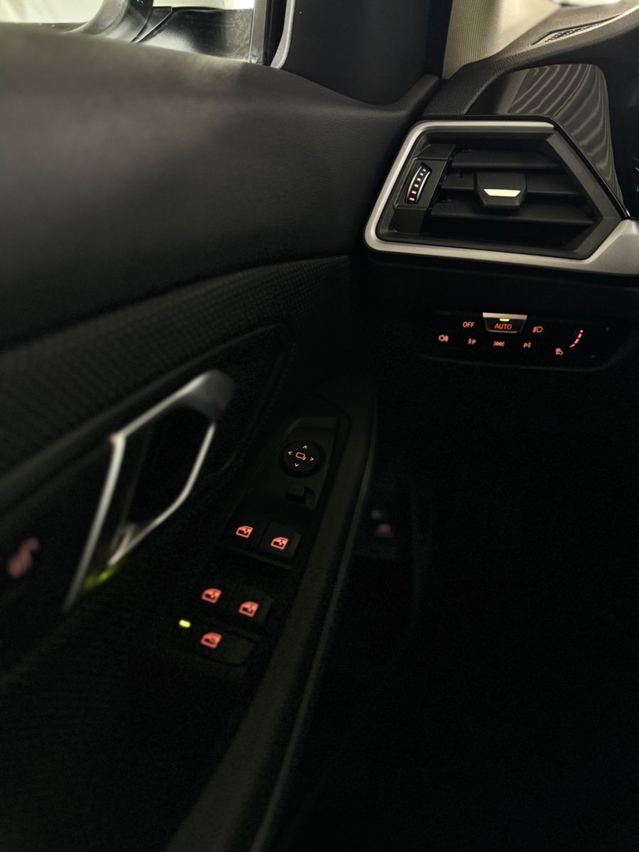 Fahrzeugabbildung BMW 330e Advantage DAB CockPit+ Sitzheizung PDC LED