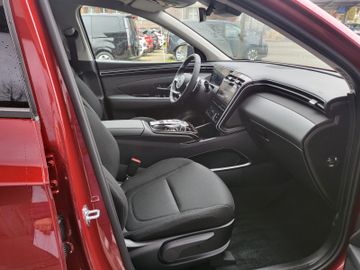 Fahrzeugabbildung Hyundai TUCSON 1.6 T-GDI 4WD 48V TREND LED PANO NAVI