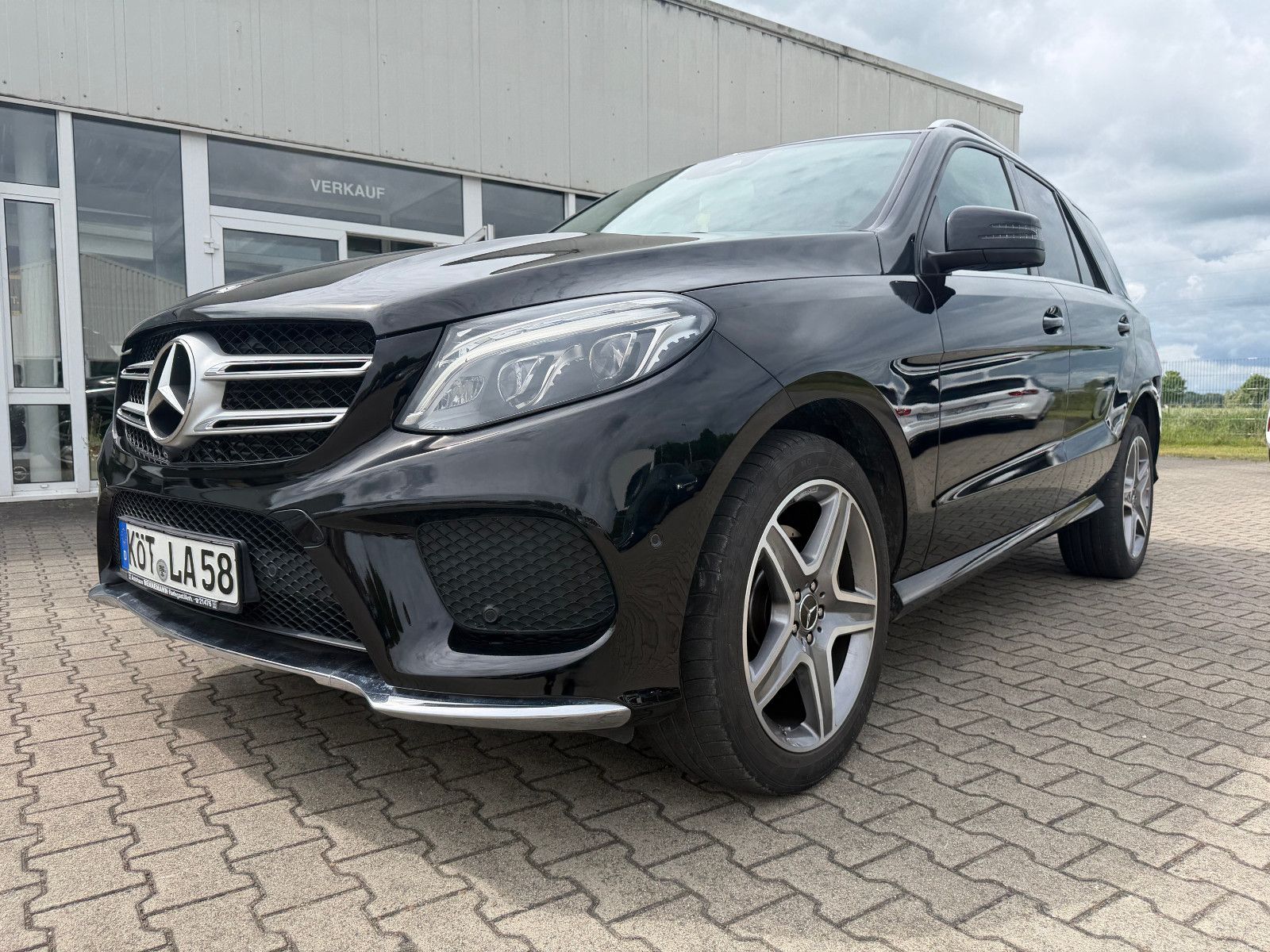 MERCEDES-BENZ GLE 350d 4MATIC*AMG*LED*Navi*Leder*Kamera*AHZV*