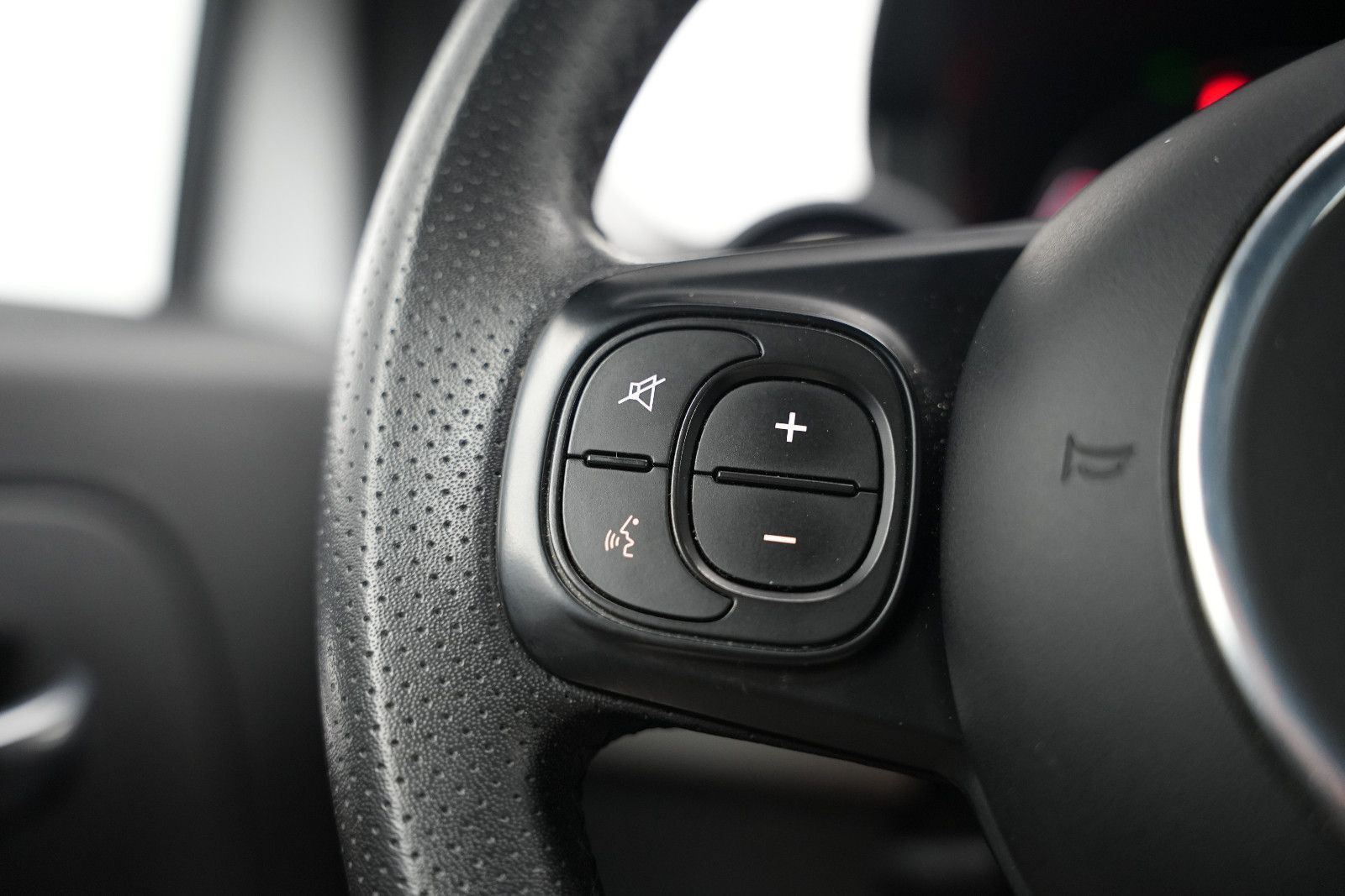 Fahrzeugabbildung Abarth 595 *BeatsAudio*SportsitzeAbarth*PDC*