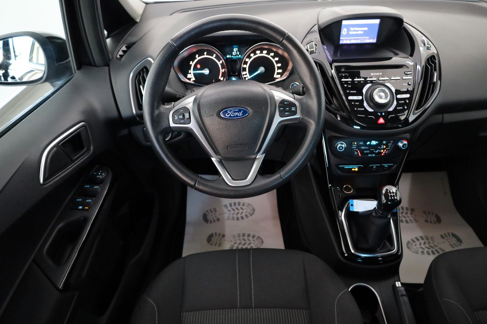 Fahrzeugabbildung Ford B-MAX Titanium Navi,SH,PDC,AHK,Allwetterreifen