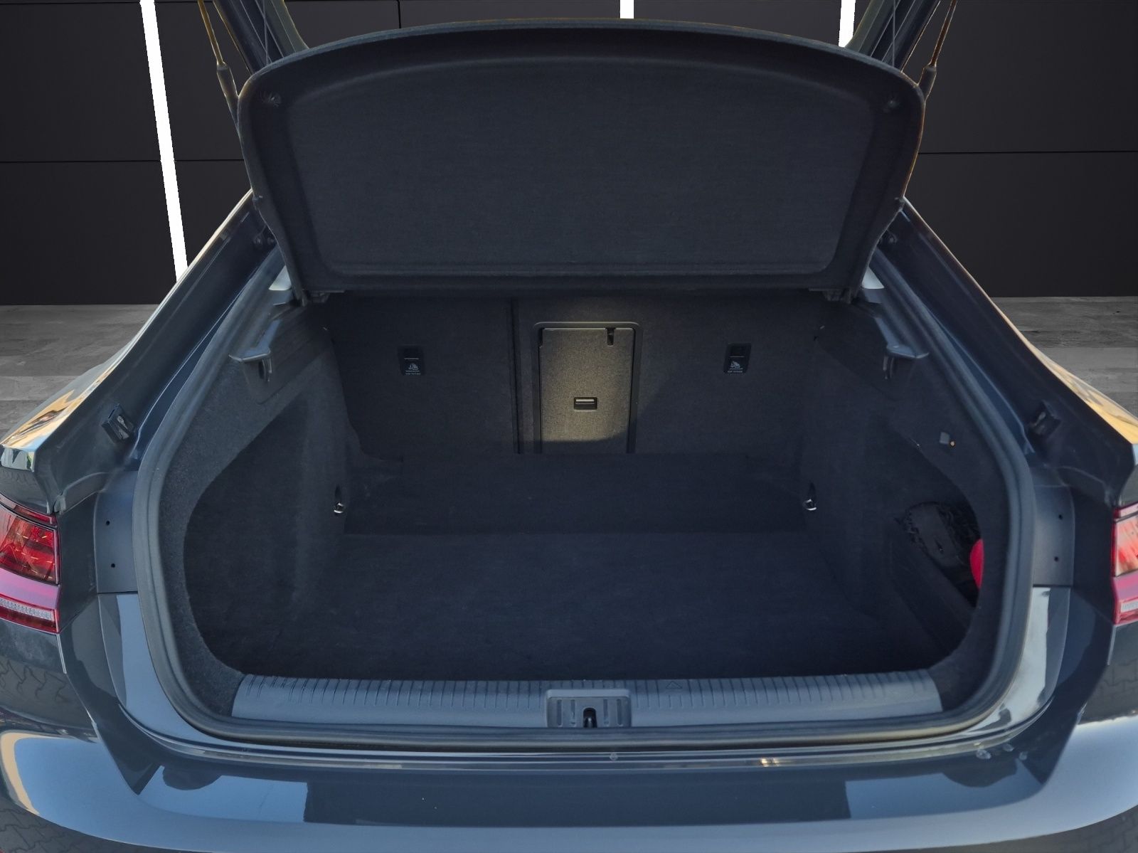 Fahrzeugabbildung Volkswagen Arteon Elegance 2.0 TSI AHK Navi LED Leder