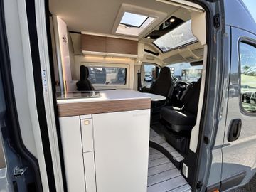 Westfalia Columbus 640 E 180 PS 8G SKYVIEW SOLAR SCHRANK