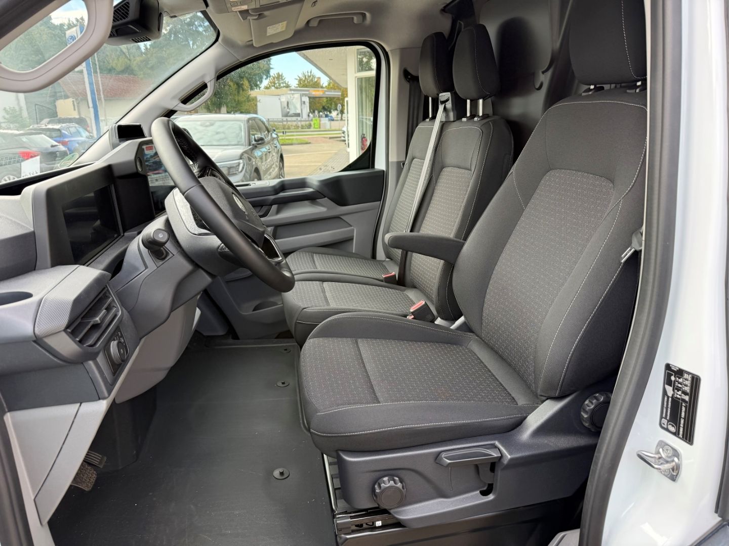 Fahrzeugabbildung Ford Transit Custom RWD E-Transit Kasten 320 L1 Trend