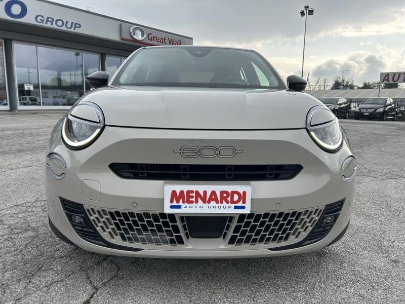 Fiat FIAT 600 Hybrid 145 CV DCT MHEV NAVI+KEYLESS+CAM imagem 2
