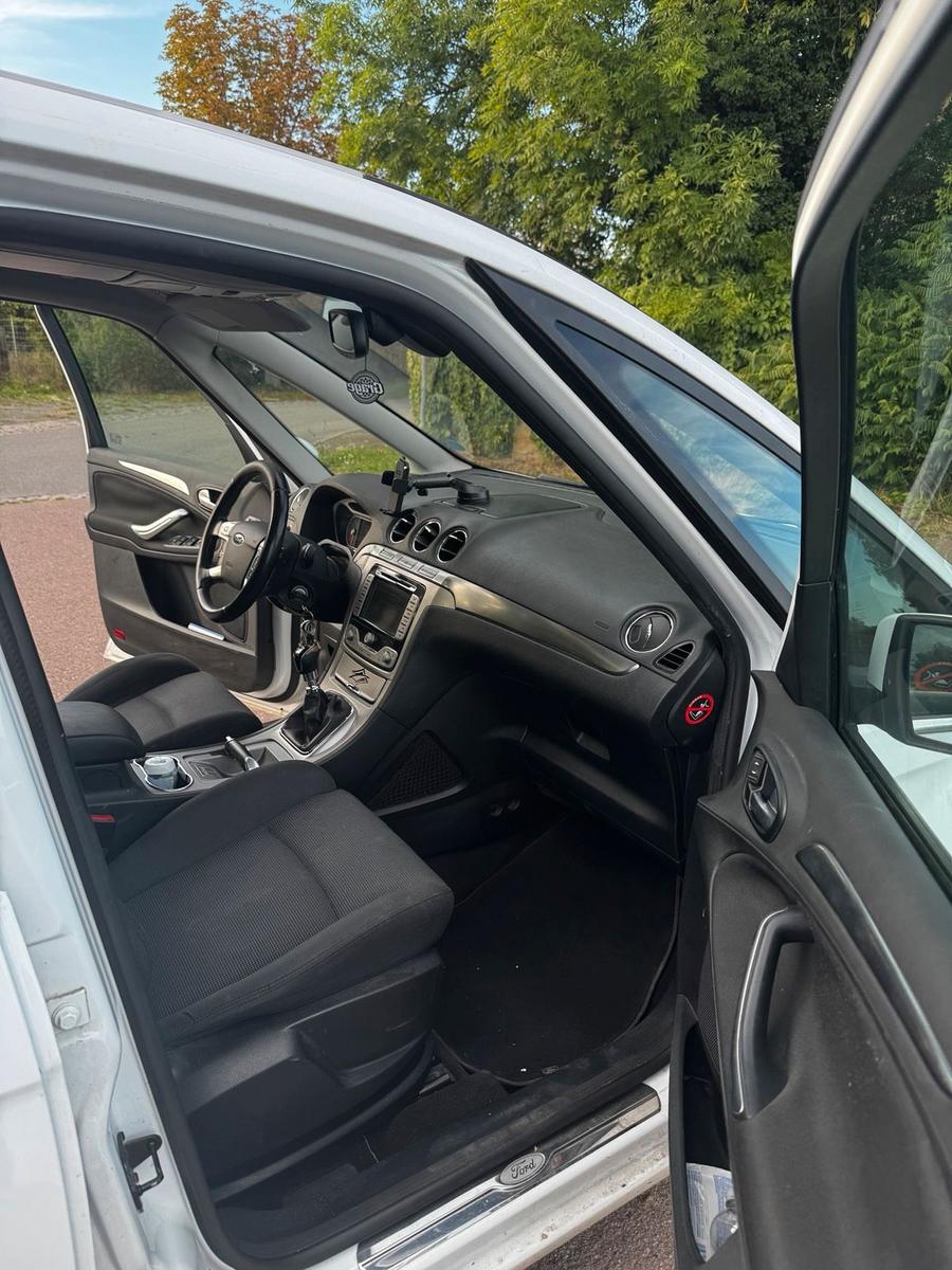 Ford Galaxy 2009 — photo 13