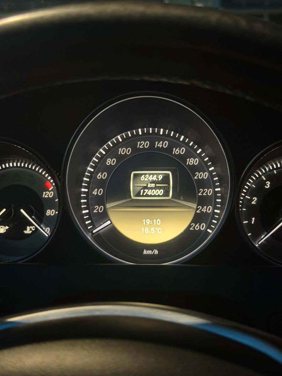 Mercedes-Benz C180 2011 — photo 13