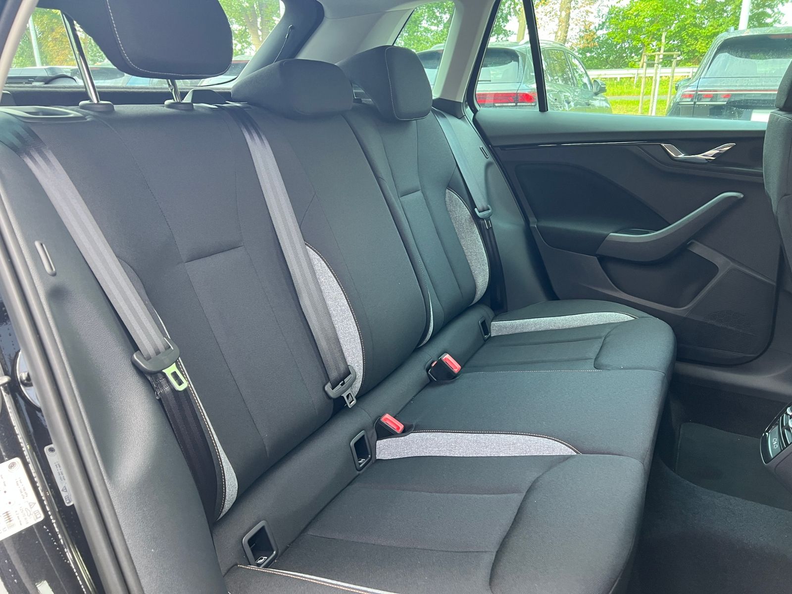 Fahrzeugabbildung SKODA Kamiq DRIVE 1,0 TSI DSG *Matrix LED, Smart Link,