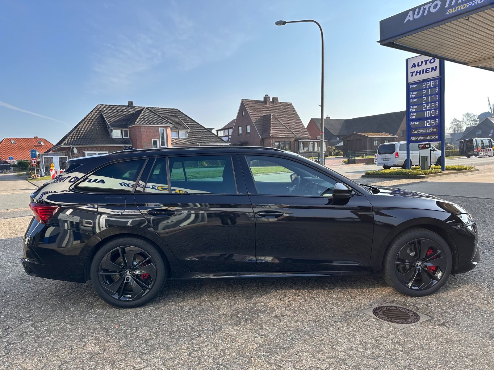 Fahrzeugabbildung SKODA Octavia Combi RS 2.0 TSI Matrix/Pano/Navi/ACC