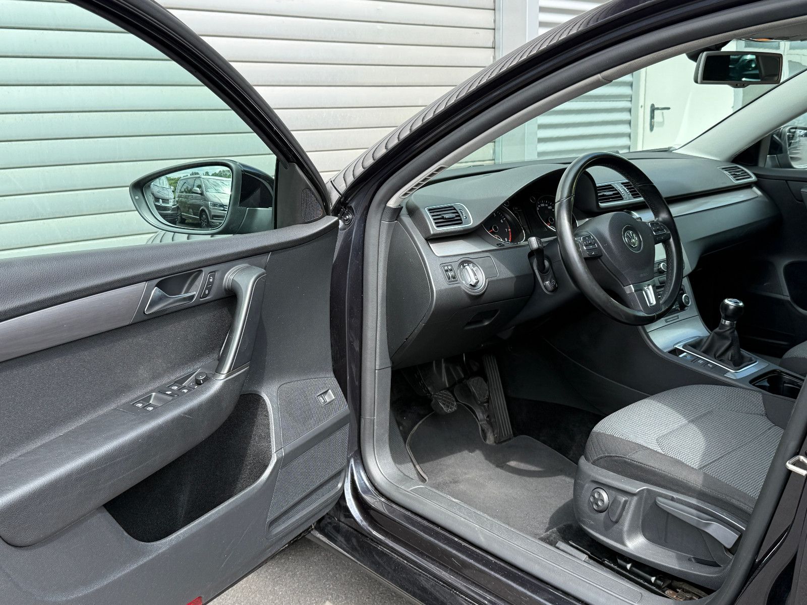 Fahrzeugabbildung Volkswagen Passat Variant Comfortline 1.8 TSI AHK GRA Navi
