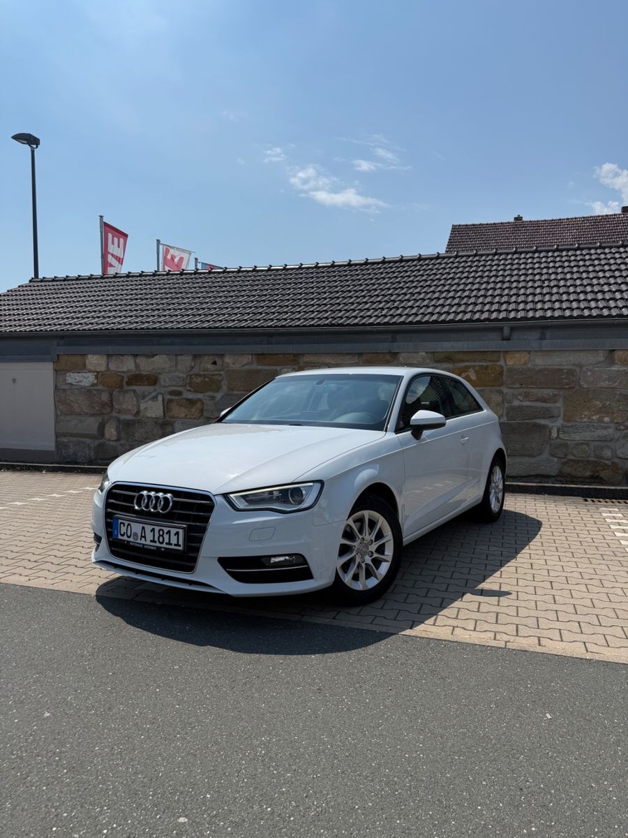 AUDI A3 1.6 TDI Xenon Navi Sitzheizung PDC Tempomat
