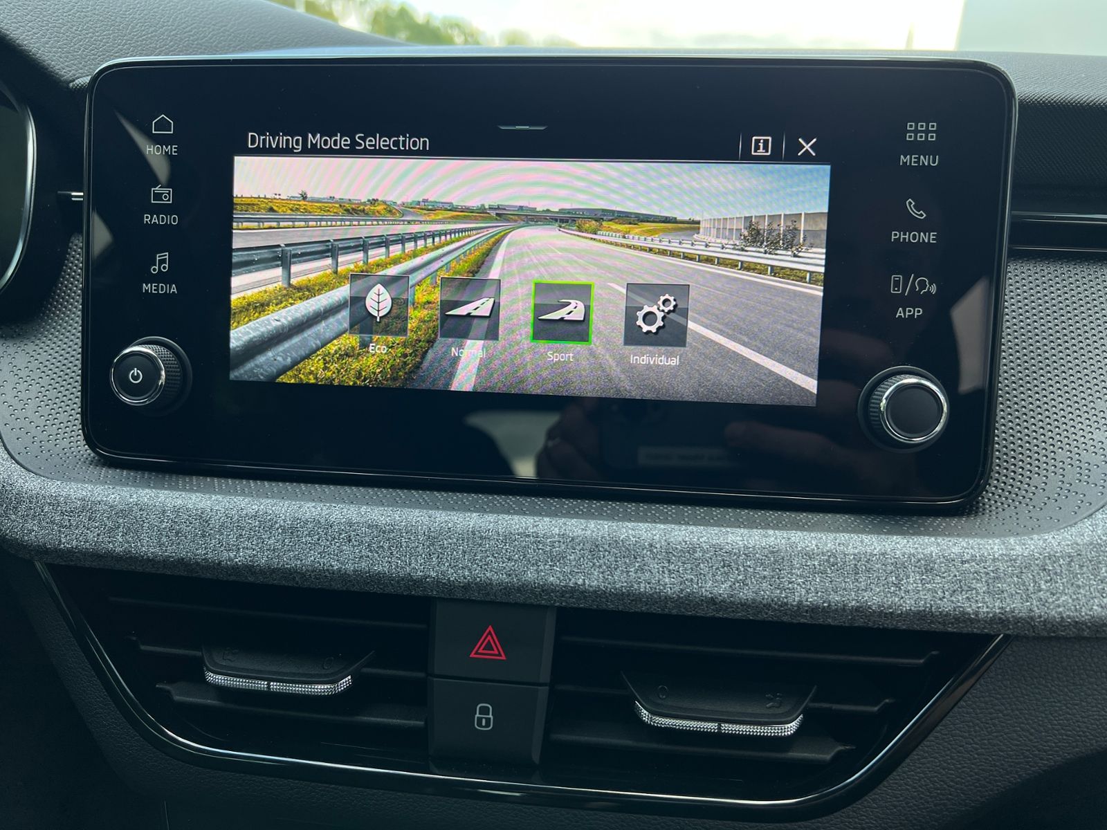 Fahrzeugabbildung SKODA Kamiq Selection 1.0 TSI DSG *ACC, LED, Kamera, S