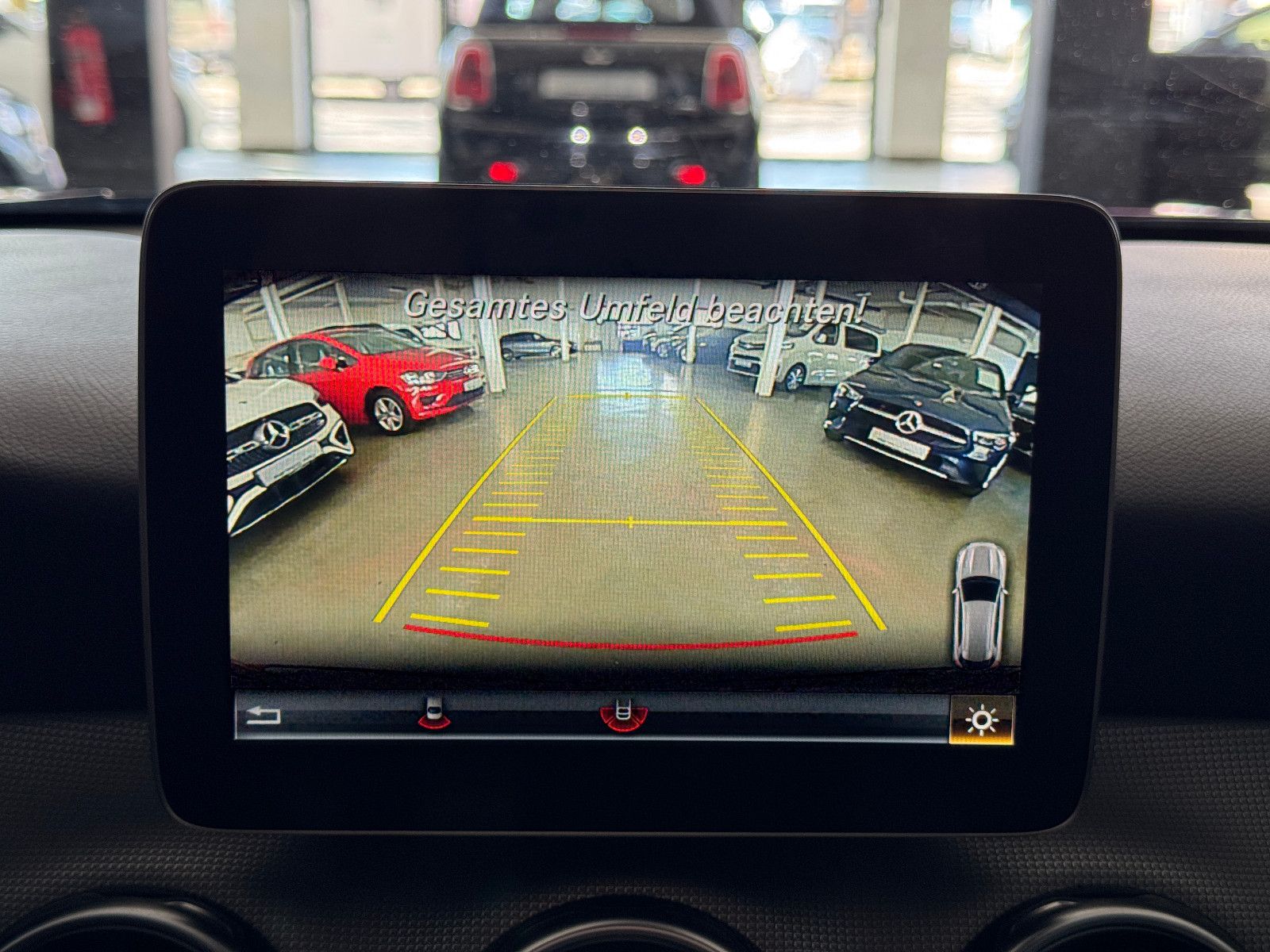 Fahrzeugabbildung Mercedes-Benz GLA 200 7G-DCT SPORTPAKET URBAN NAVI LED KAMERA