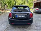 MINI Cooper SE Fahrspaß m neuer Inspektion am 4.8.26 - schwarze MINI Cooper SE