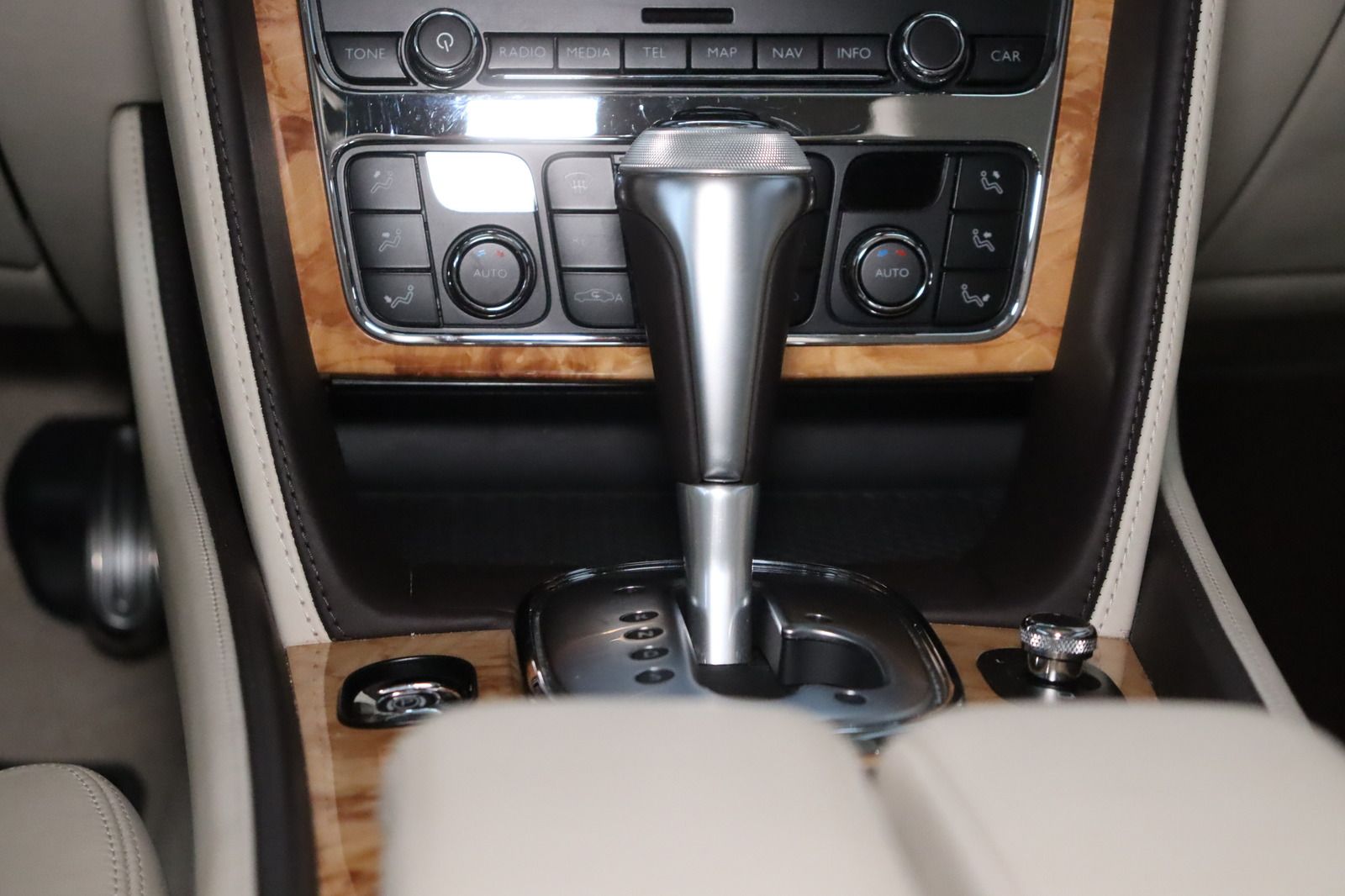 Fahrzeugabbildung Bentley Continental GT 6.0 4WD Navi * Xenon