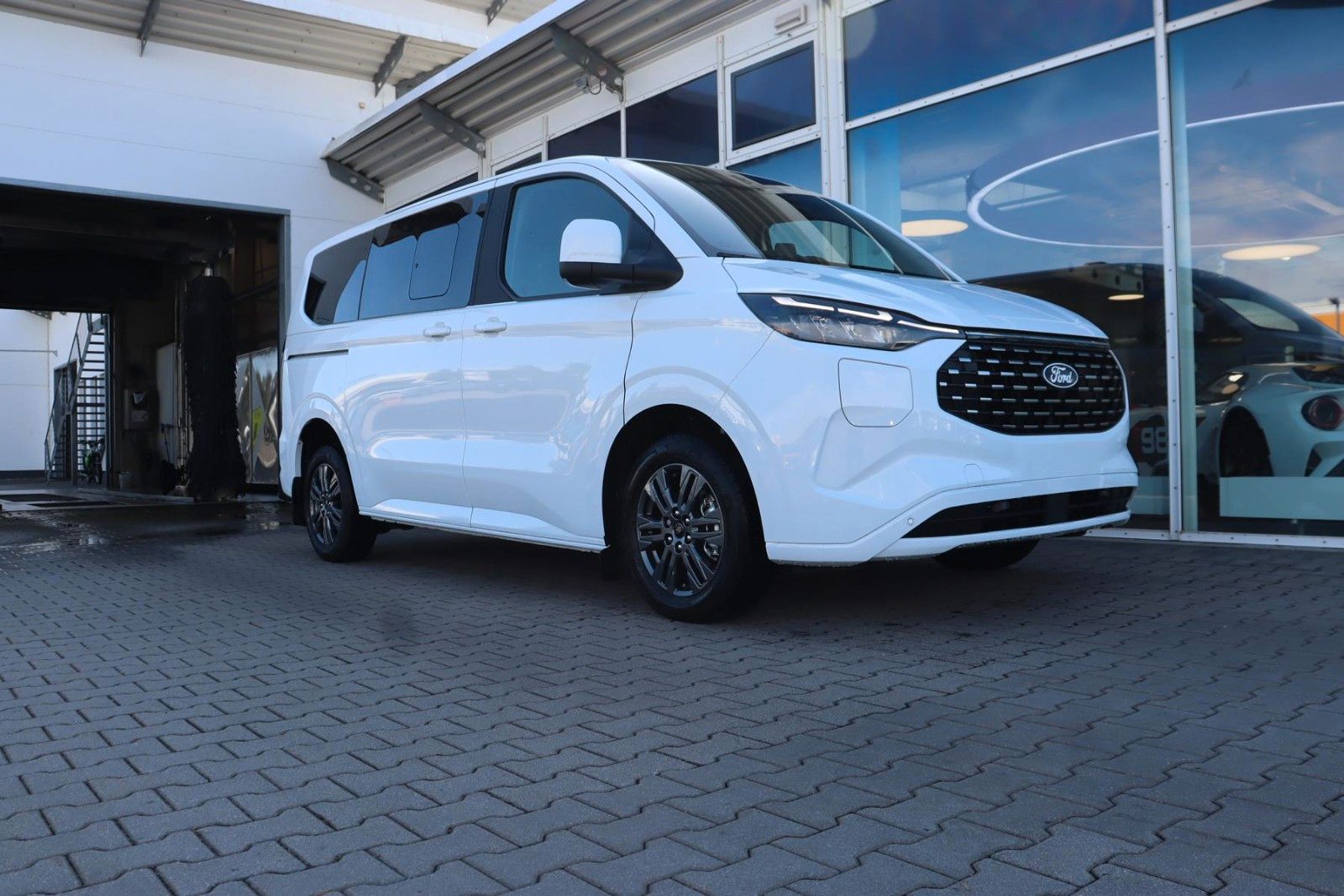 Ford Tourneo Custom Titanium 2.5l PHEV 340L1 0,0% AHK