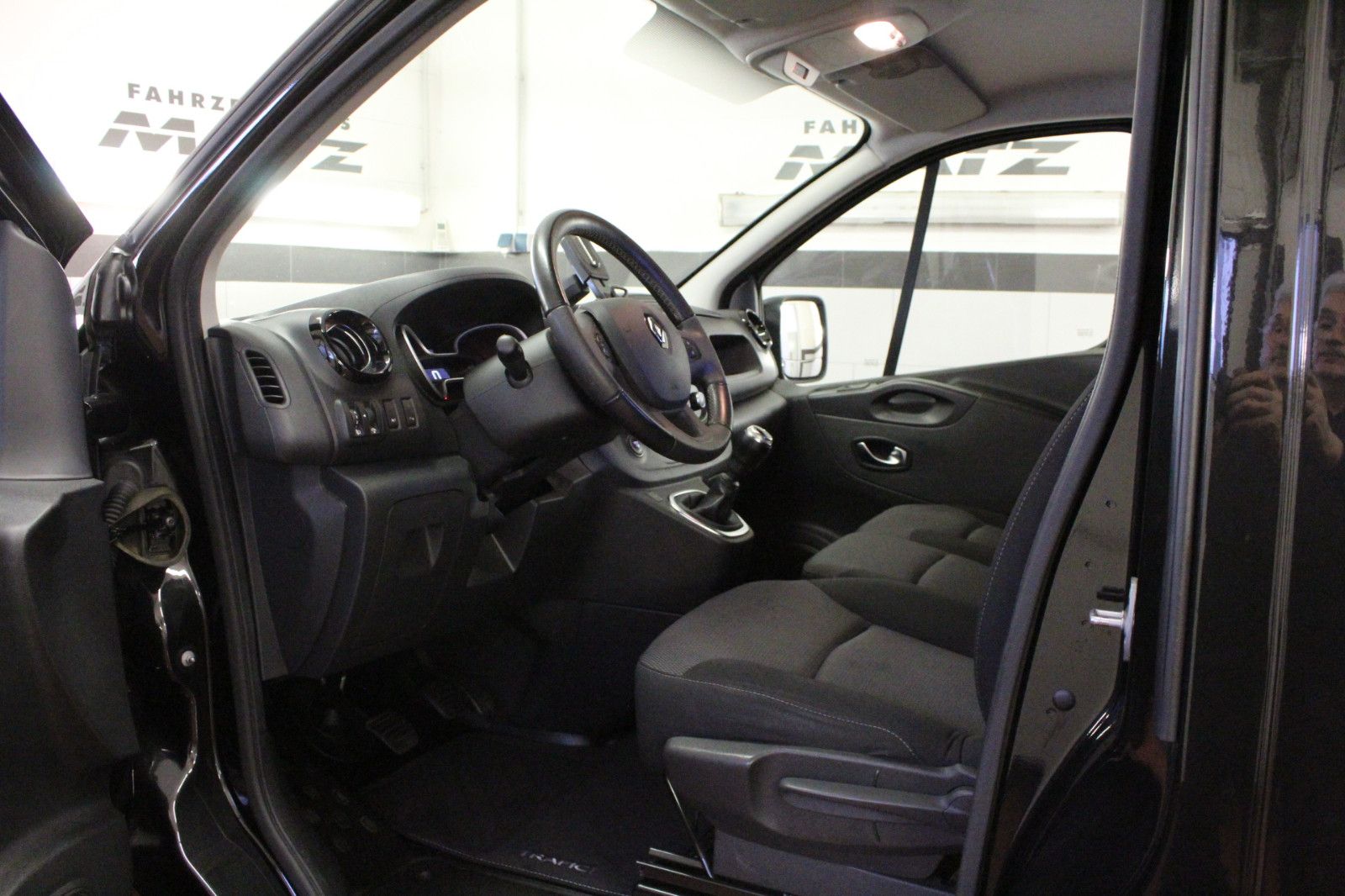 Fahrzeugabbildung Renault Trafic Kasten L2H1 3,0t Komfort *AHK*Klima*