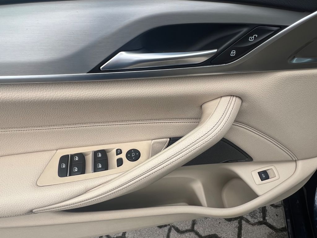 BMW 530 Baureihe 5 Touring 530 i xDrive Sport Line BMW 530 Baureihe 5 Touring 530 i xDrive Sport Line