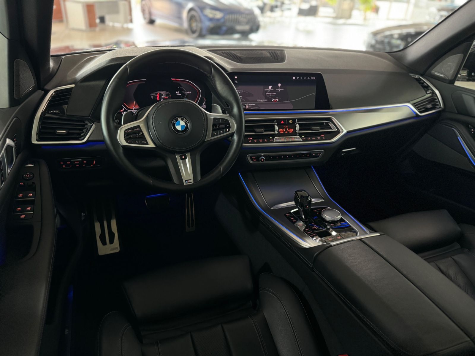 Fahrzeugabbildung BMW X5 xD30d M Sport Panoram Kamera HUD H/K DisplKey