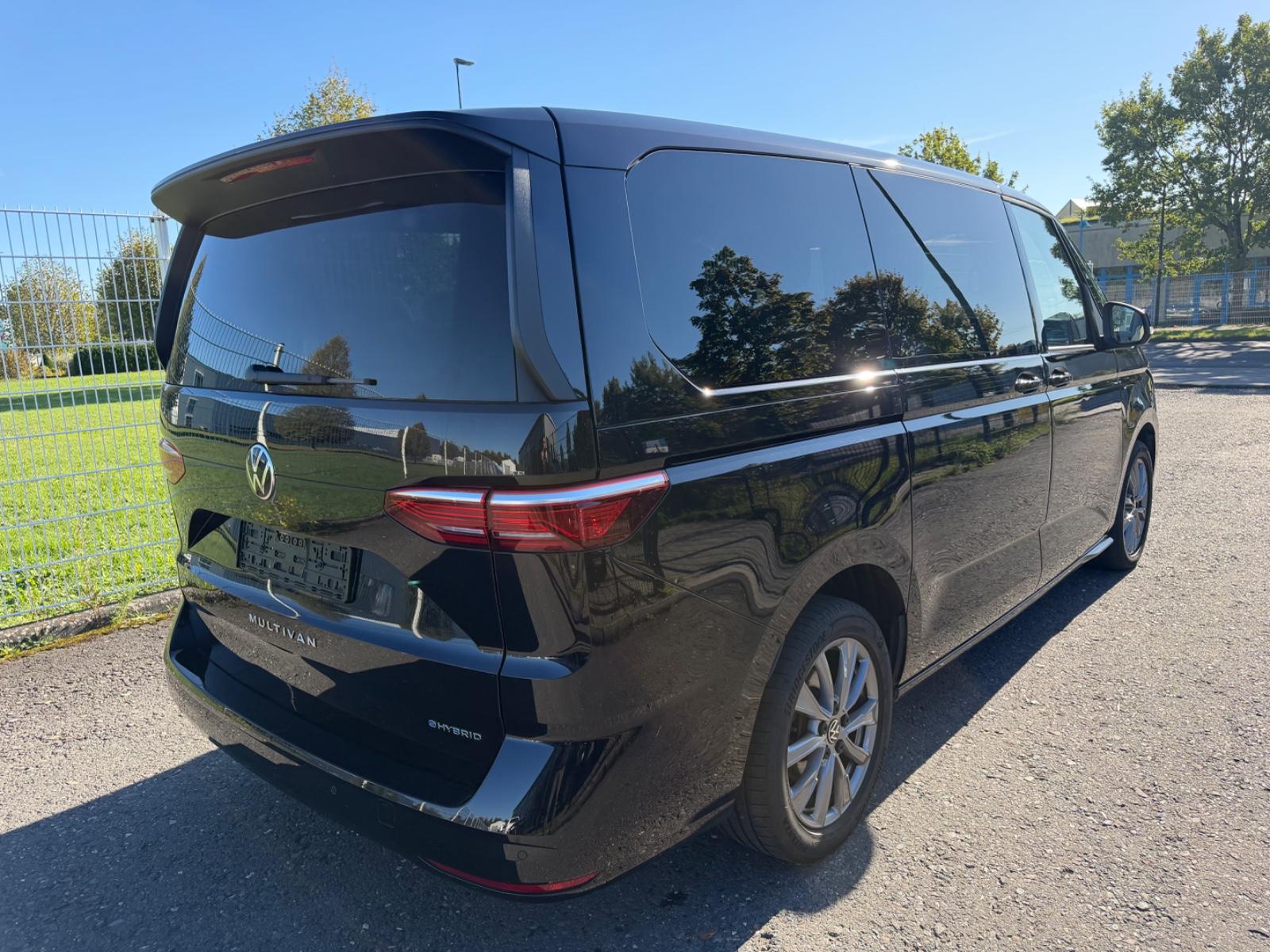 Volkswagen T7 Multivan eHybrid lang Panorama/7Sitze-Voll!