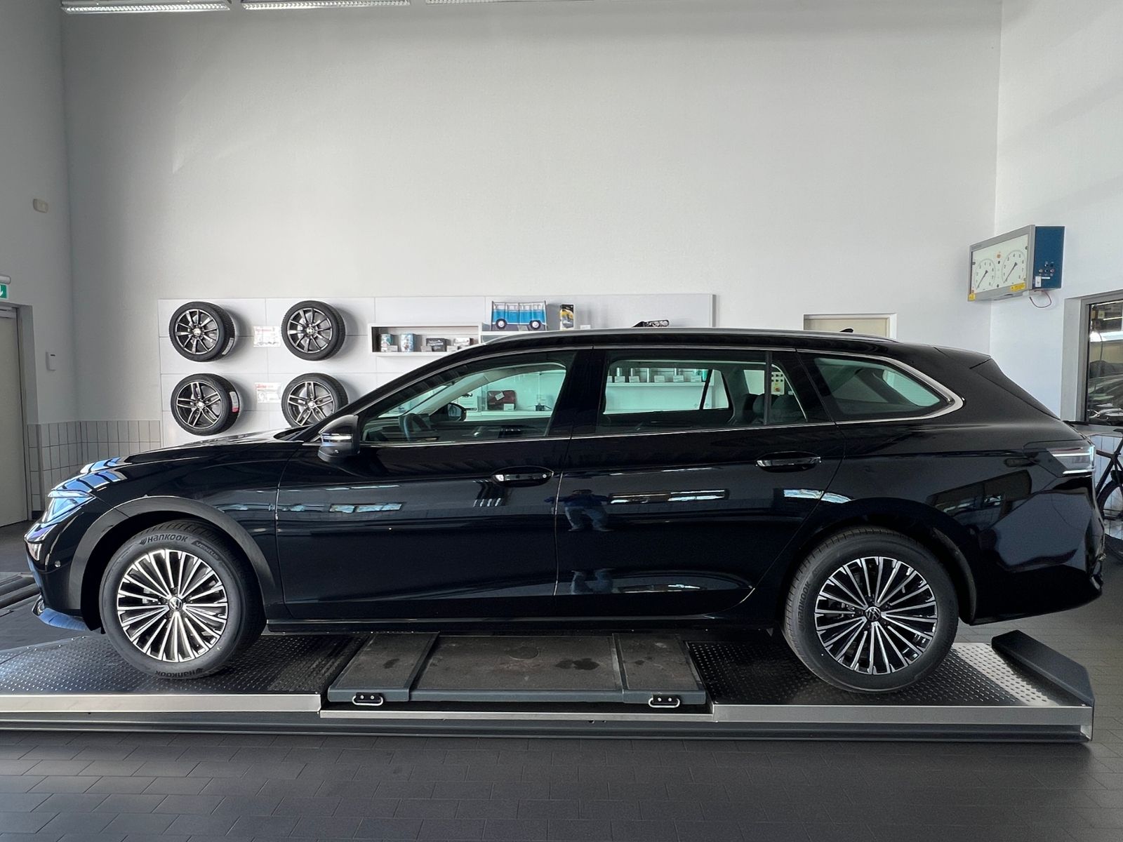 Fahrzeugabbildung Volkswagen Passat Variant Elegance 1.5 eTSI DSG *IQ.Light,