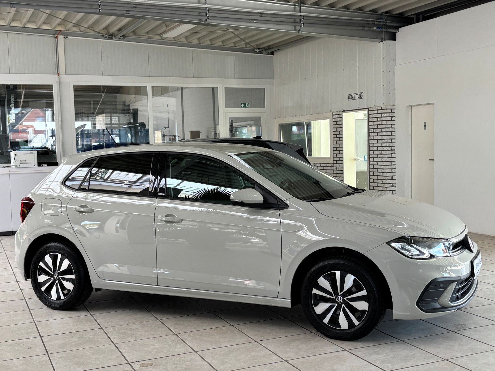 Fahrzeugabbildung Volkswagen Polo 1.0 TSI Move DSG +LED +ALLWETTER