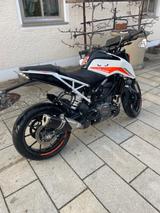 KTM Duke 390 mit Lenkerendspiegel und Zubehör  - KTM DUKE 390