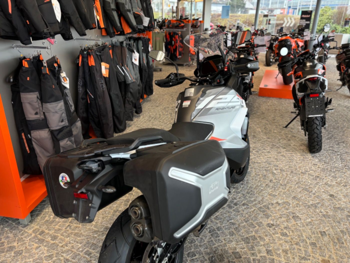 Fahrzeugabbildung KTM 1290 Super Adventure S Koffer, Akra, Service TÜV