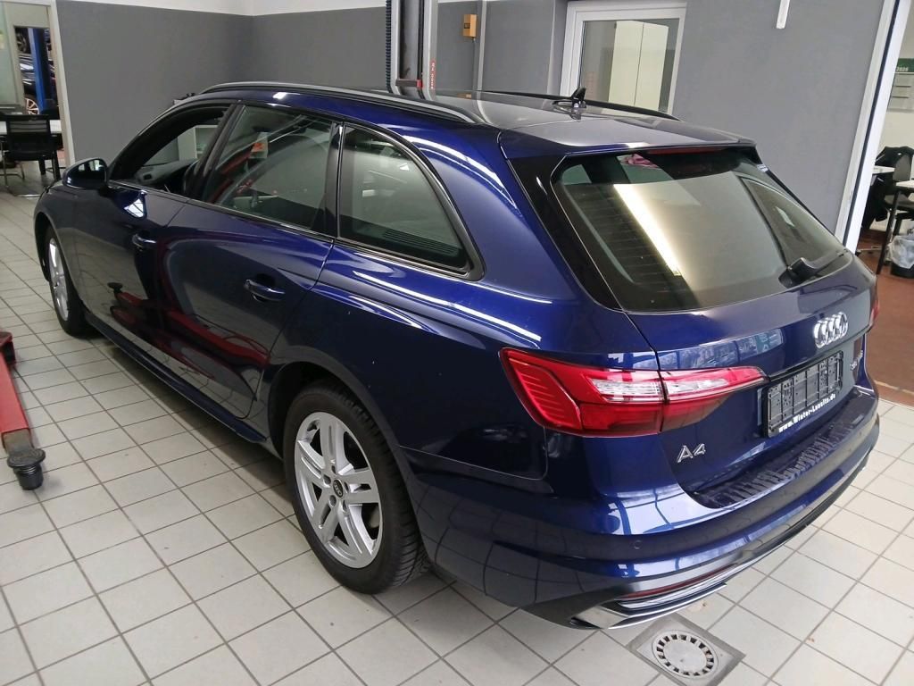 AUDI A4 2023
