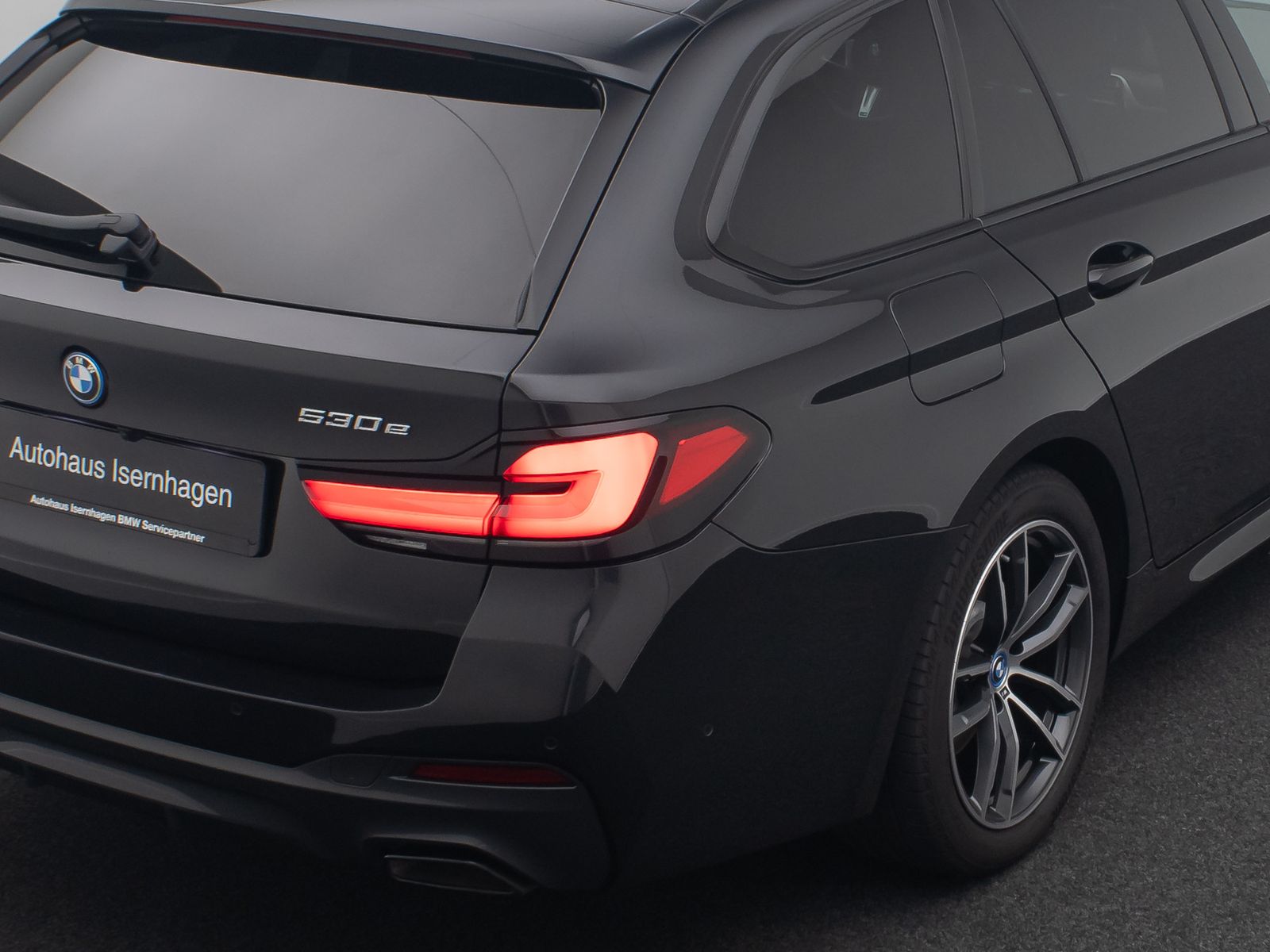 Fahrzeugabbildung BMW 530e xD M Sport Panorama HUD DAB H/K Kamera AHK