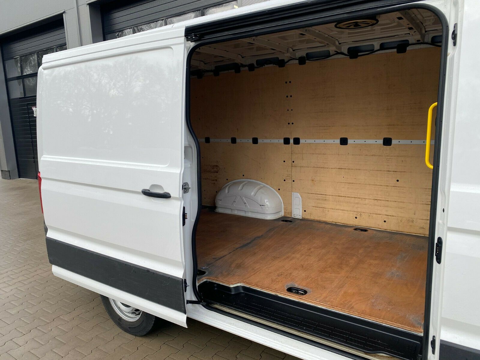 Fahrzeugabbildung Volkswagen Crafter Kasten Kasten 30 mittell. 2. Sitzer